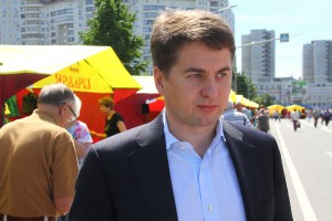 Немерюк Алексей Алексеевич осматривает ярмарку выходного дня