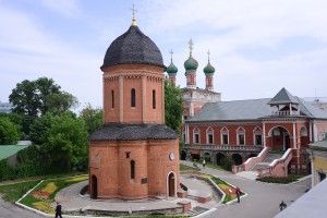 Надгробные плиты 16-го века нашли при раскопках Выскоко-Петровского монастыря