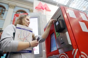 На "Белорусской" пассажиры смогут расплачиваться банковскими картами