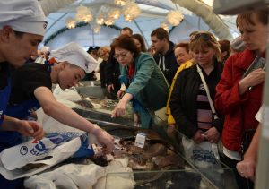 На Кузнецком мосту куплено более двух тысяч копченых рыб