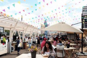 После благоустройства на улицах столицы открываются новые летние кафе