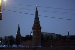 Выход посетителей Кремля через Спасские ворота в сторону Красной площади будет закрыт до 9 мая. Фото: "Вечерняя Москва"