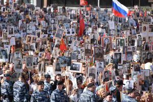 Традиционная акция «Бессмертный полк» вернется 9 мая на московские улицы. Фото: архив, «Вечерняя Москва»
