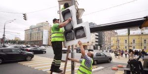 Светофоры с запретом на поворот появятся на перекрестках в Москве. Фото: mos.ru