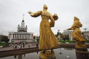 В одном из павильонов на ВДНХ нашли скрытые барельефы. Фото: "Вечерняя Москва"