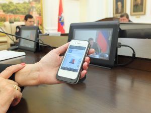 Мобильное приложение портала госуслуг поможет отслеживать изменения. Фото: "Вечерняя Москва"