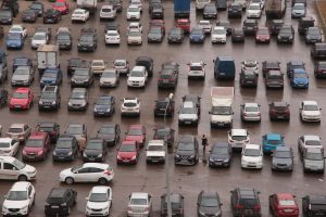 Более 2 тысяч машино-мест в паркингах ЦАО будут выставлены на торги. Фото: "Вечерняя Москва"