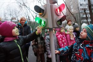 Полк дорожно-патрульной службы Центрального округа города Москвы проведёт профилактическое мероприятие «Маленький пешеход». Фото: "Вечерняя Москва"