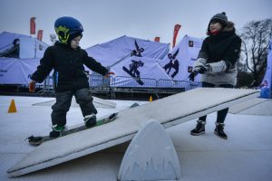 Программа активных зимних игр ждет посетителей парка «Зарядье». Фото: «Вечерняя Москва»