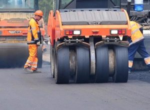 Более 880 квадратных метров дорожного полотна заасфальтировали в районе за неделею. Фото: mos.ru