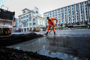 Специалисты «Жилищника» отремонтировали дороги в Тверском районе. Фото: Пелагия Замятина, «Вечерняя Москва»