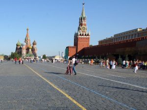Мавзолей и некрополь у Кремлевской стены будут закрыты в связи с мероприятием на Красной площади. Фото: архив, «Вечерняя Москва»