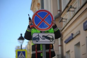 Гибкий дорожный знак появился улице Бутырский вал. Фото: Александр Кожохин, «Вечерняя Москва»