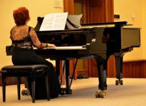 Концерт «Голос, гусли и рояль» пройдет в библиотеке искусств имени Алексея Боголюбова. Фото: Анна Быкова