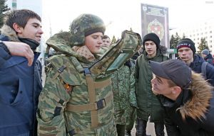 Московские школьники посетили военную часть. Фото: Владимир Смоляков, «Вечерняя Москва»