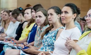 Женщин пригласили послушать лекцию в парке «Зарядье». Фото: официальный сайт мэра Москвы