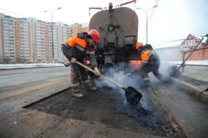 Участок дорожного покрытия в районе отремонтировали специалисты. Фото: архив, «Вечерняя Москва»