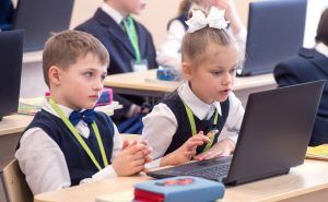 Около 80 тысяч детей уже зачислили в первые классы столичных школ. Фото: сайт мэра Москвы