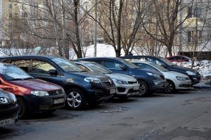 Бесплатную парковку введут для автовладельцев в мартовские праздники. Фото: Анна Быкова