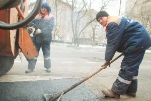 Более 100 квадратных метров дорог отемонтировали в районе. Фото: Наталия Нечаева, «Вечерняя Москва»
