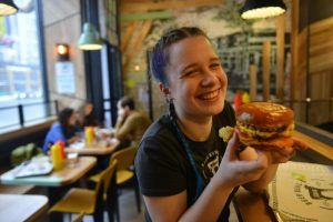 Фестиваль к Международному дню гамбургера пройдет в Парке Горького 27 июля. Фото: архив, «Вечерняя Москва»