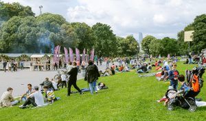 Фестиваль шашлыка в Парке Горького уже посетили 90 тыс человек. Фото: сайт мэра Москвы