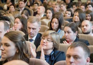 Сотрудники библиотеки имени Антона Чехова организуют лекцию. Фото: сайт мэра Москвы