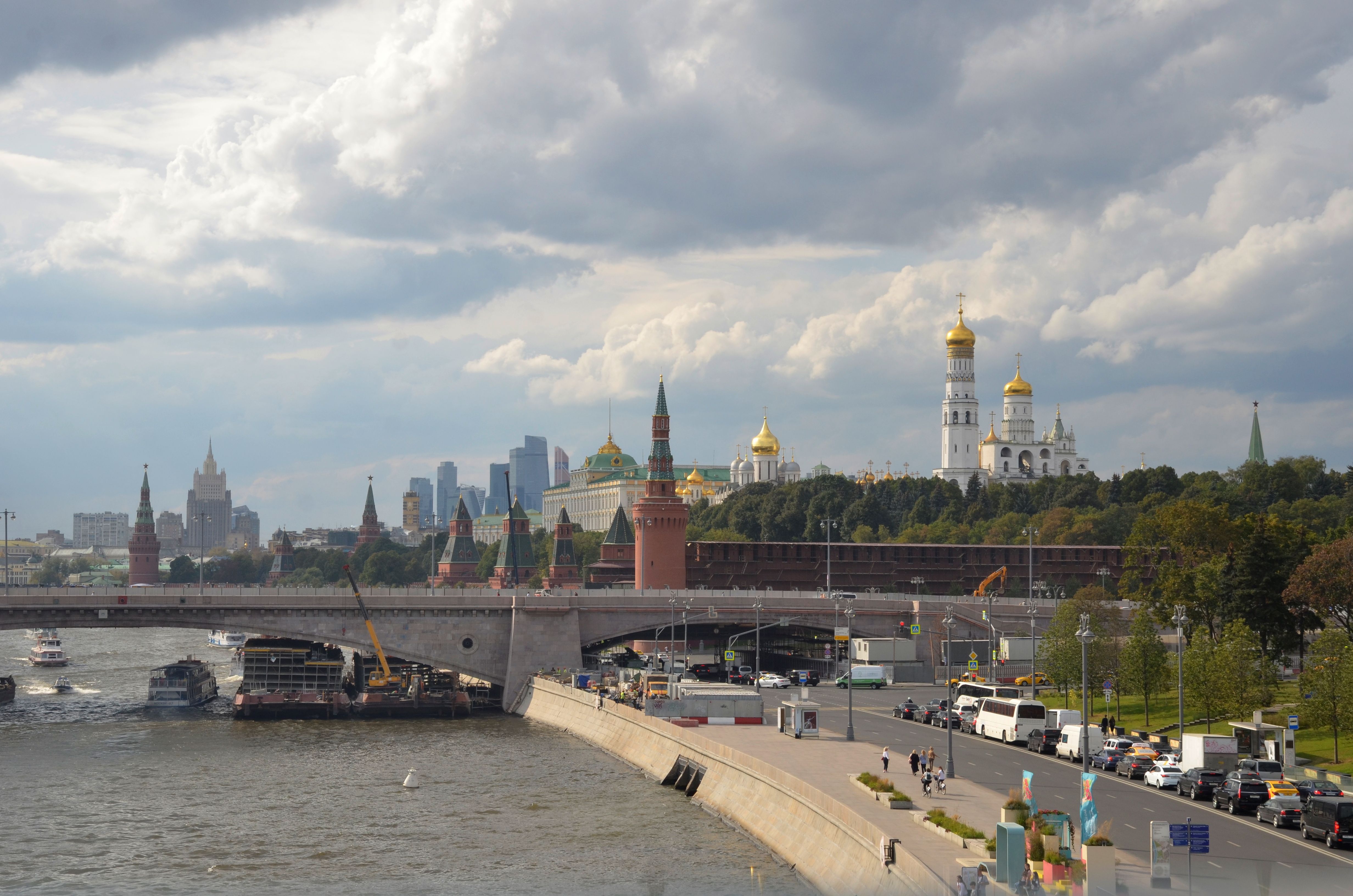 Москва получить. Москва в конце мая. Якиманка Москва сейчас. Рост Москвы. Москву взяли Москву.