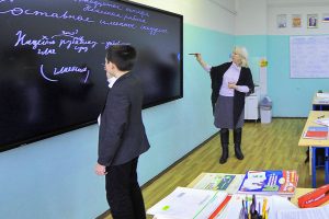 Московское отделение «ЕР» и жители города подарили школьникам 34 тыс канцелярских принадлежностей. Фото: сайт мэра Москвы