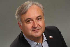  Член комиссии Московской городской Думы по науке и промышленности Андрей Титов