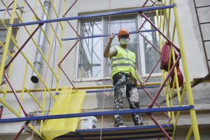 Капитальный ремонт проведут в одном из жилых домов в районе. Фото: Наталья Феокситова, «Вечерняя Москва»