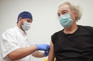 Пять тысяч москвичей записались на прививку от COVID-19 за пять часов. Фото: Наталия Нечаева, «Вечерняя Москва»