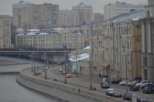 Транспортный каркас стал главным фактором улучшения качества воздуха в Москве. Фото: Анна Быкова 