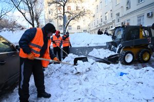 Снег выпавший за время обильных осадков убрали с улиц района. Фото: Алексей Орлов, «Вечерняя Москва»