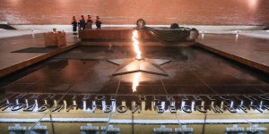 Специалисты проведут профилактику Вечного огня в Александровском саду. Фото: сайт мэра Москвы