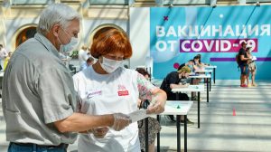 Пожилые москвичи после вакцинации могут получить подарочный набор «С заботой о здоровье». Фото: сайт мэра Москвы