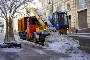Сотрудники «Жилищника» выполнили работы по уборке снега в районе. Фото: Анна Быкова
