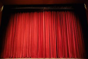Широко открытый занавес: День театра отметят в библиотеке Боголюбова. Фото: pixabay.com