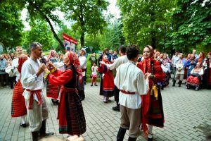 Съезжий праздник «Троицкие гулянья» организуют на парковой территории «Новослободского». Фото взято с официальной страницы центра в социальных сетях