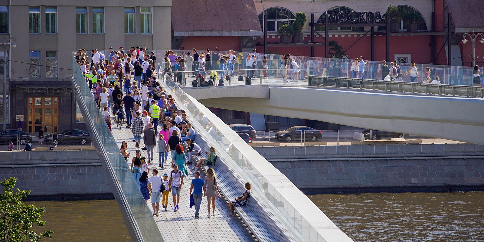 Девушка подвесной пешеходный мост фотосессия