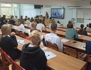Сотрудники школы №1574 провели Всероссийскую акцию «Диктант Победы». Фото взято со страницы образовательного учреждения