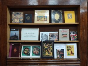 Книжная выставка об искусстве Палеха и Мстеры открылась в РГБИ. Фото: страница учреждения в социальных сетях
