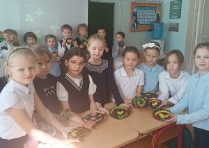 Посвященный народным промыслам классный час провели для учеников школы №1574. Фото: Telegram-канал учреждения