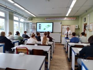 Ученики школы №1574 посетили семинар по химии. Фото взято с Telegram-канала учебного заведения