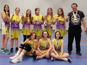 Женская баскетбольная команда школы №1501 одержала победу на межрайонном этапе Чемпионата города Москвы. Фото взято с официальной страницы школы в социальных сетях