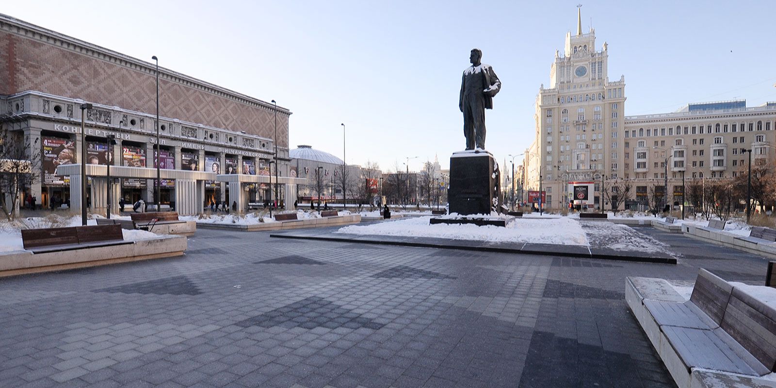 Памятник Владимиру Маяковскому отреставрируют в районе - Каретный ряд