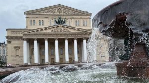 Специалисты подготовили к новому сезону фонтан у Большого театра. Фото: Светлана Колоскова, «Вечерняя Москва»