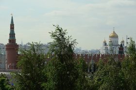 Около 20 тыс. участников выйдут 21 июня на Ночной забег в Москве. Фото: Анна Быкова, «Вечерняя Москва»