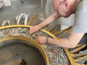 Реставрация часов с фасада Театра кукол стартовала. Фото: пресс-служба Мосгорнаследие