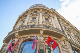 Помощью альпинистов воспользовались при ремонте гостиницы «Националь». Фото: пресс-служба Мосгорнаследия